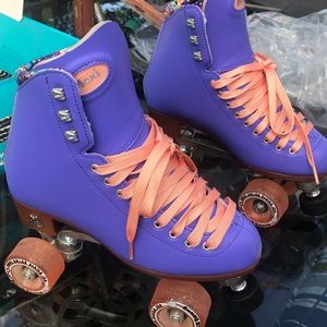 Periwinkle beach bunny moxi skates